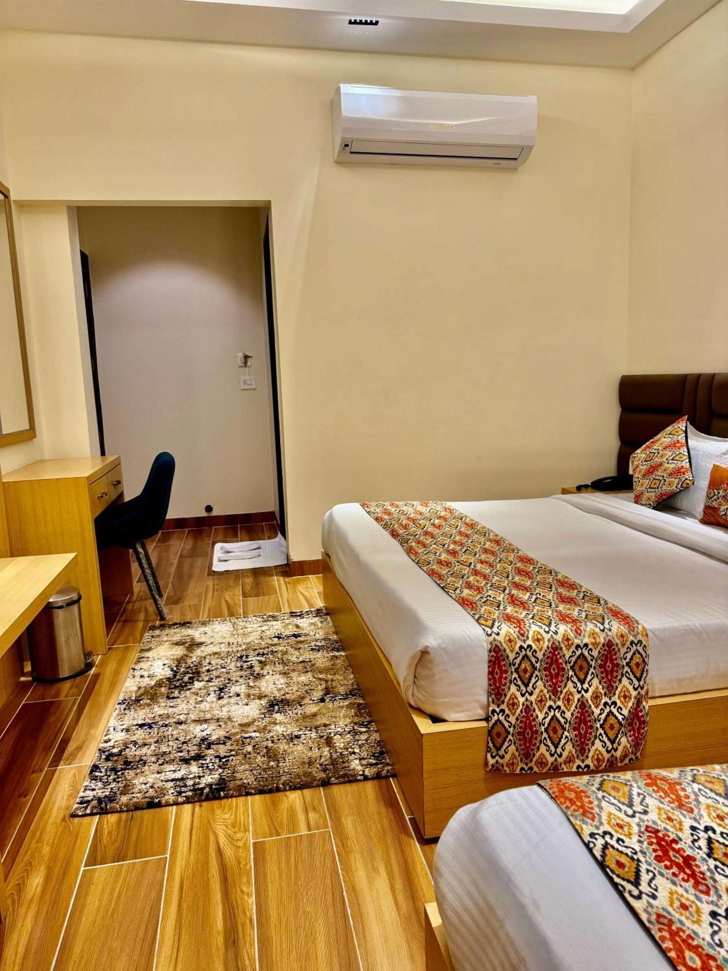 אמריצר Hotel Heaven View - 50M From Golden Temple מראה חיצוני תמונה