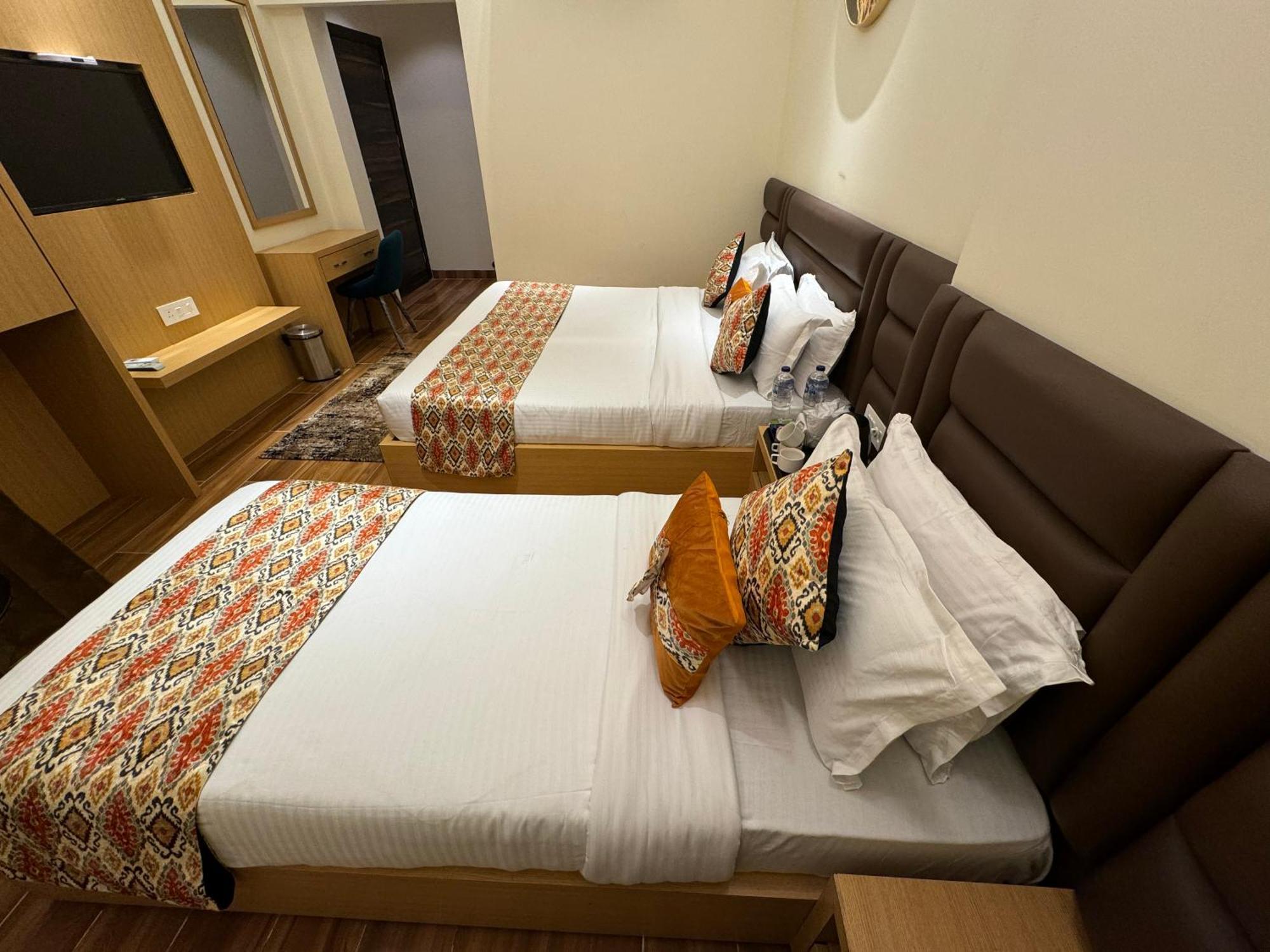 אמריצר Hotel Heaven View - 50M From Golden Temple מראה חיצוני תמונה
