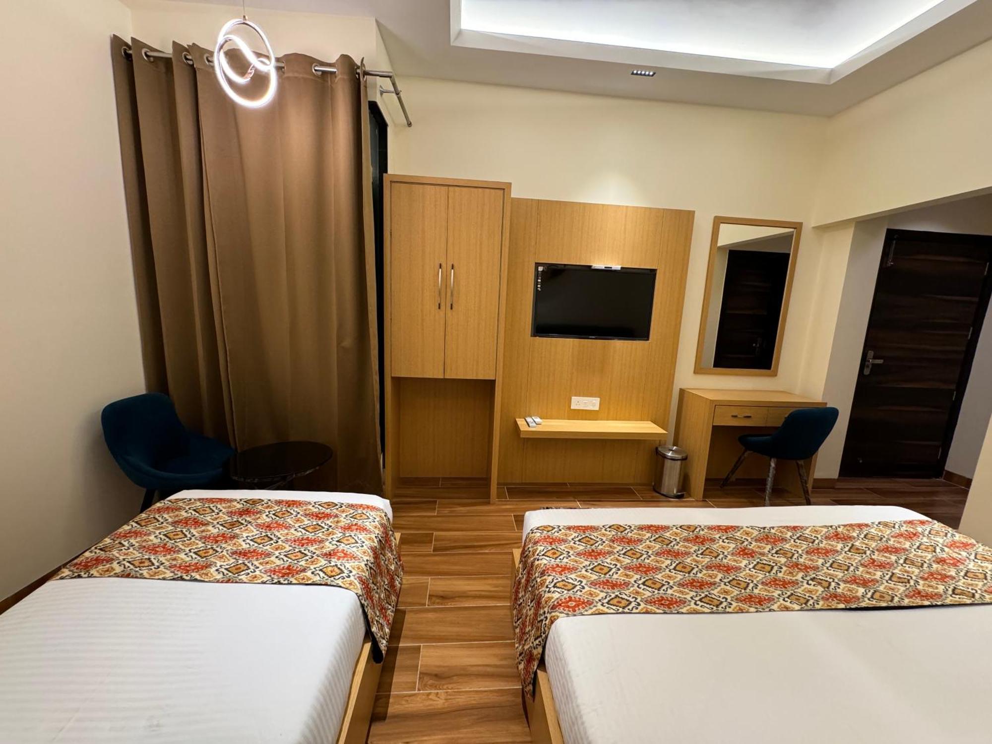 אמריצר Hotel Heaven View - 50M From Golden Temple מראה חיצוני תמונה