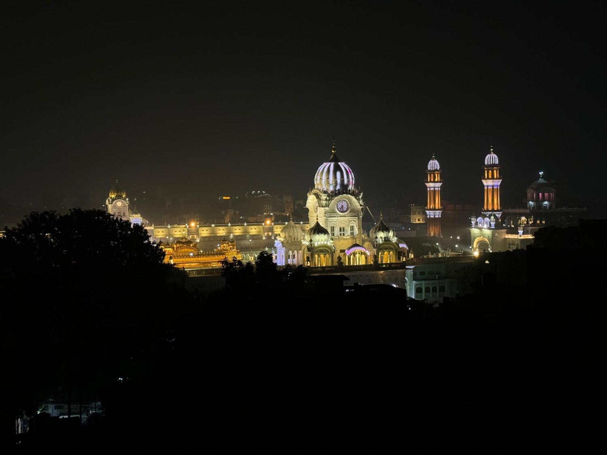 אמריצר Hotel Heaven View - 50M From Golden Temple מראה חיצוני תמונה