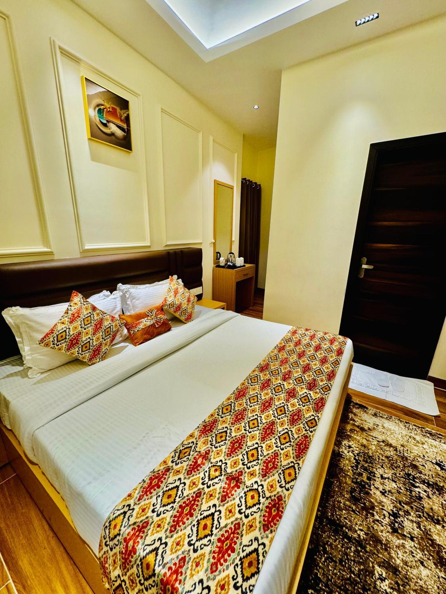 אמריצר Hotel Heaven View - 50M From Golden Temple מראה חיצוני תמונה