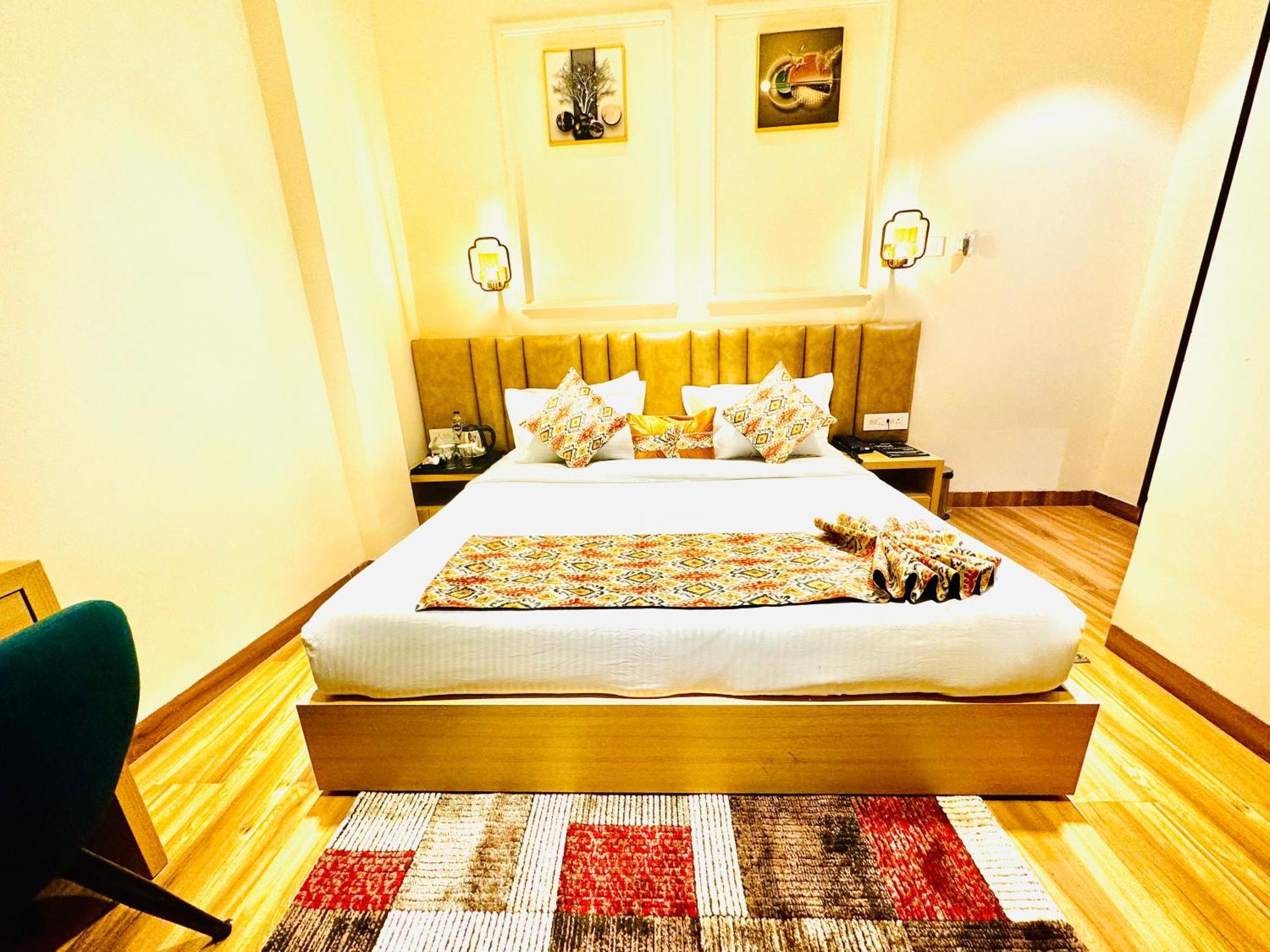 אמריצר Hotel Heaven View - 50M From Golden Temple מראה חיצוני תמונה
